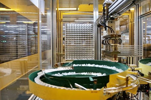 从韩流追风到国潮引领 美瞳赛道与电动车控制器中的国货“爆改”之路